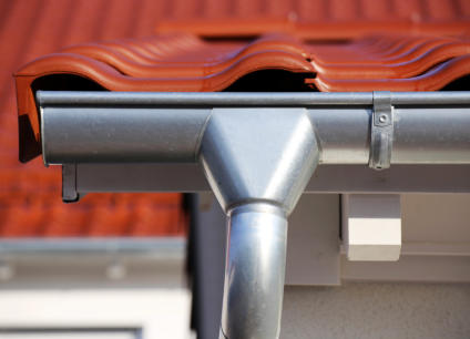 Gradnje streh, sanacije streh, hidroizolacije ravnih streh, montaže strelovodov in strešnih oken v Postojni in okolici.