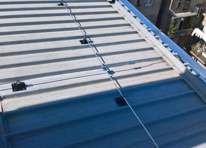 Gradnje streh, sanacije streh, hidroizolacije ravnih streh, montaže strelovodov in strešnih oken v Postojni in okolici.